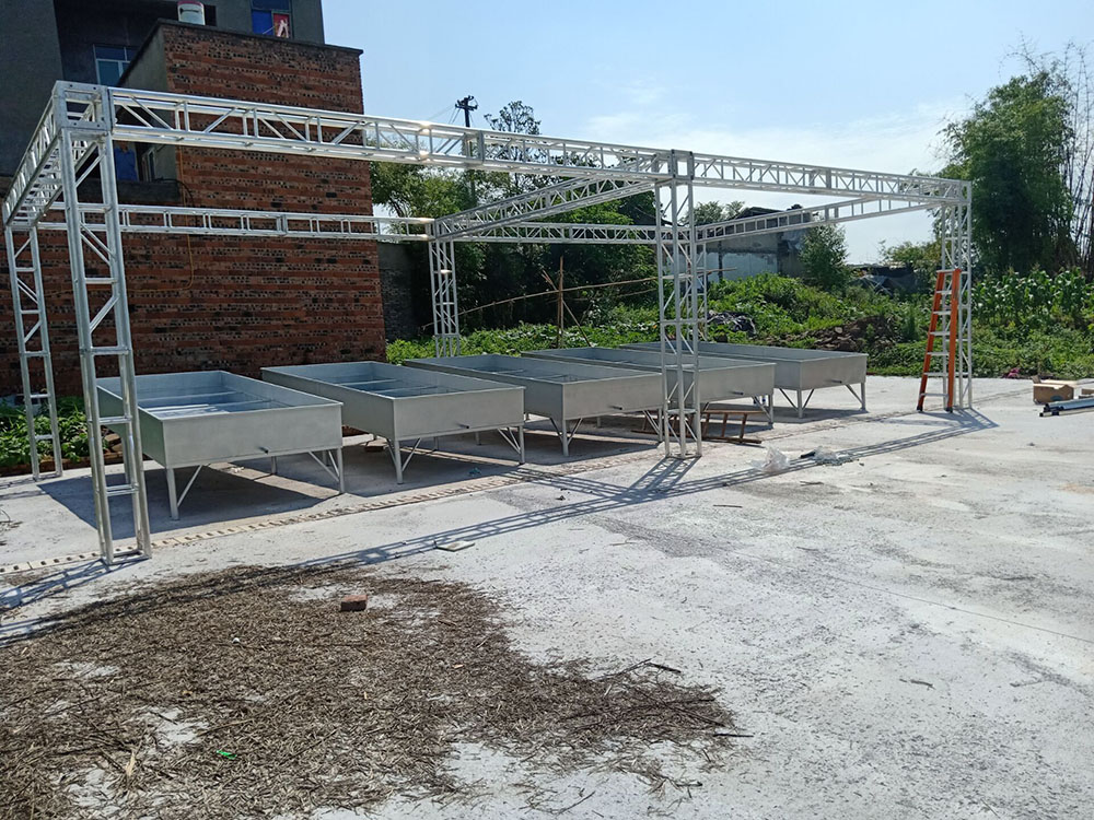 某科研團隊采用人工模擬降雨裝置生產供應